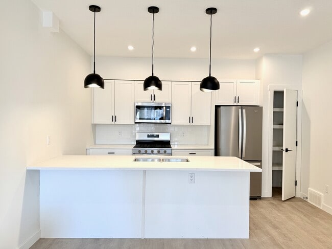 Photo - 10545 126 St NW Unit 1