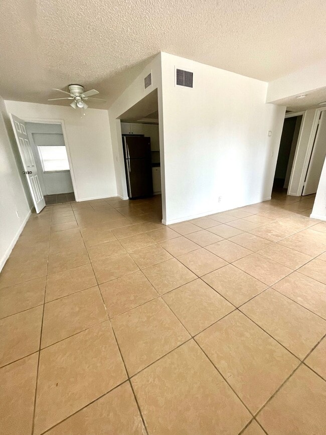1909 N Haverhill Rd Unit 1909-9