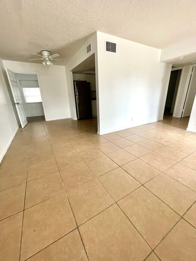 Photo - LARGE NEWLY RENOVATED 2 BEDROOM APARTMENTS... Unit 1909-4