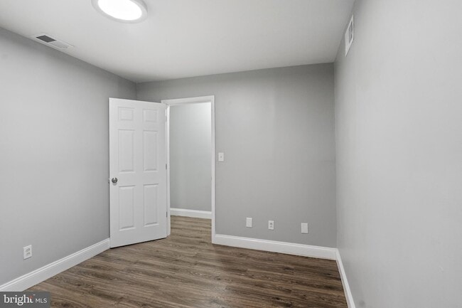 Photo - 823 Newington Ave Unidad 1