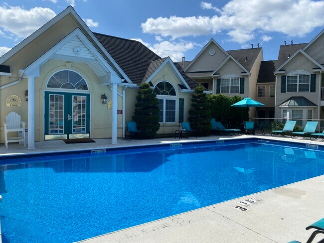 Piscina comunitaria y casa club - 220 Cambridge Ct
