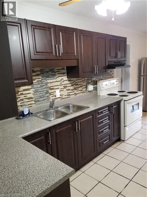 Photo - 121 University Ave E