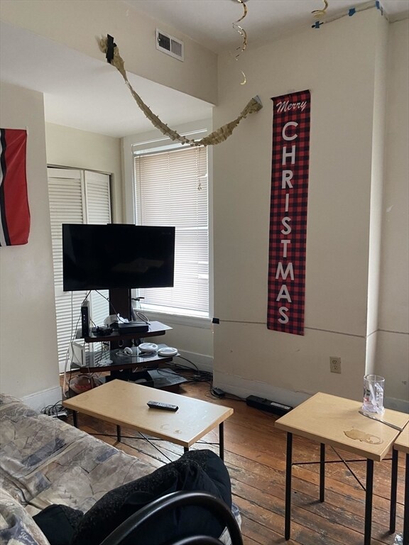 Photo - 227 Roxbury St Unit 4