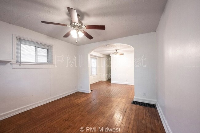 Photo - 1450 N Gladstone Ave