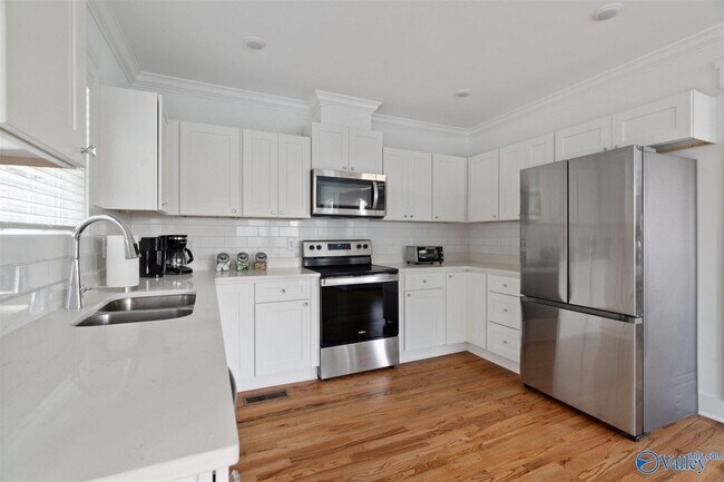 Photo - 2217 Scott St