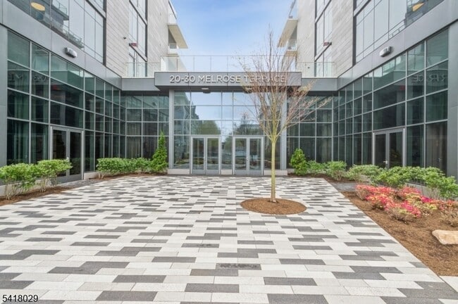 Building Photo - 30 Melrose Terrace Unit 221