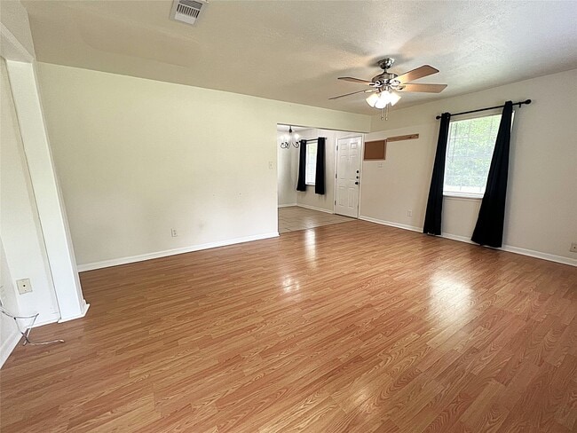 Photo - 560 Beverly Dr