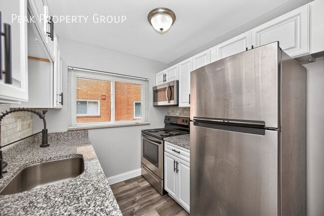 Building Photo - 3139 Beaver Ave Unit 4