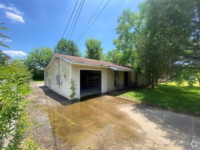 Building Photo - 3215 Hackberry Ln Rental