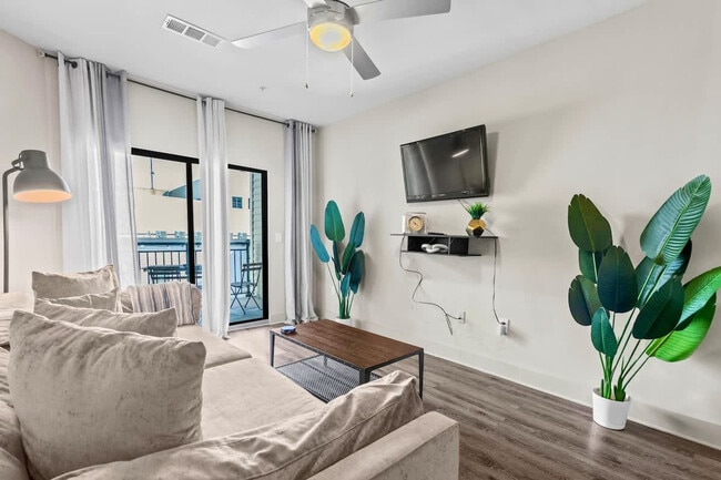 Photo - 455 14th St NW Unidad ID1343898P