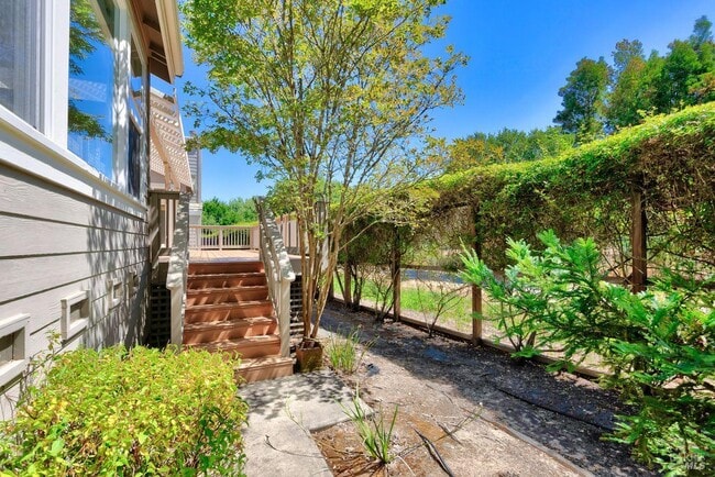 Photo - 205 Saddle Wood Dr