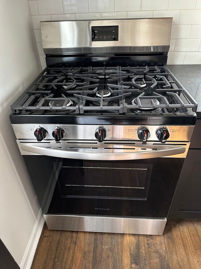 Photo - Beautiful 4 bedroom house in great Dolton ...