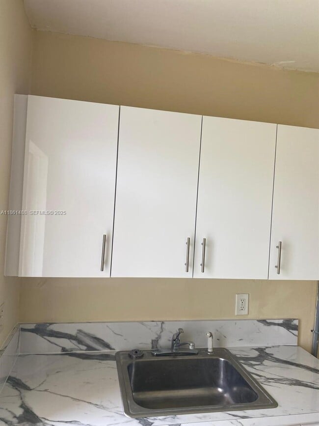 Photo - 1111 SW 2nd St Unidad 1111