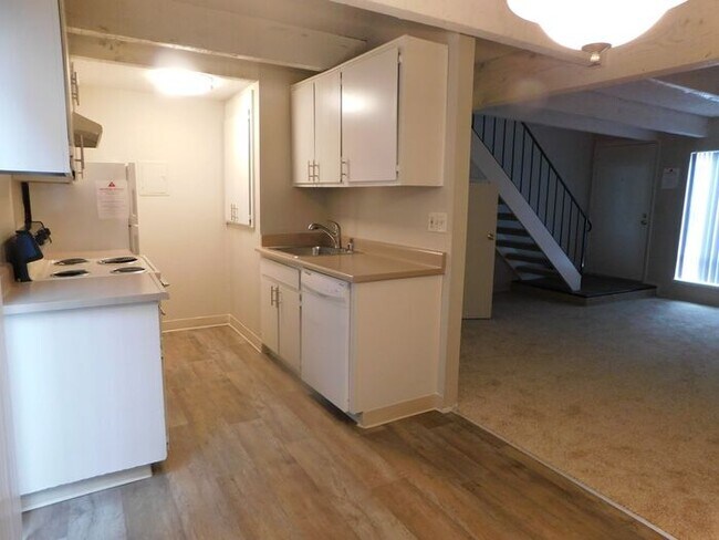 Photo - $500 Off 1st Month ~ Limited Time Special ...