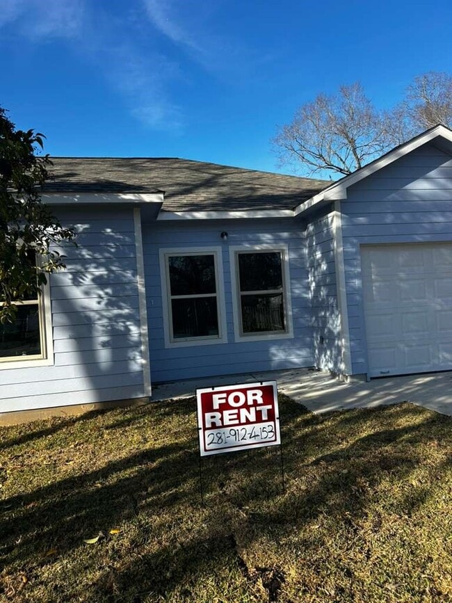 Photo - 704 Avenue I