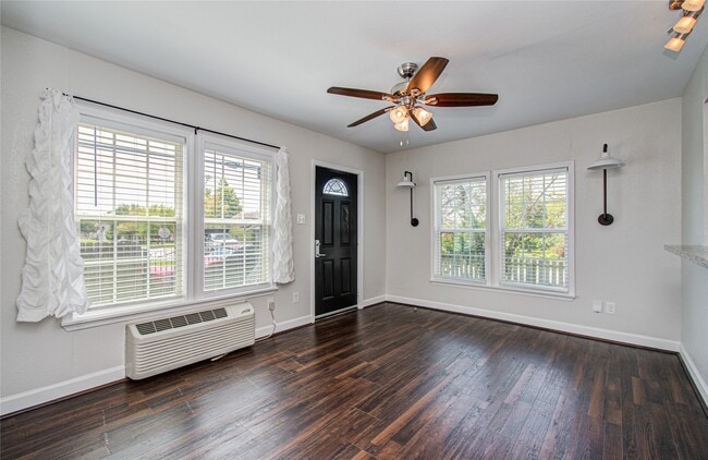 Photo - 1519 W 12th St Unit 1519