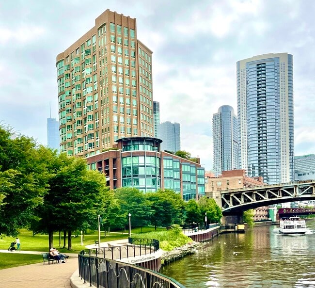 Building Photo - 600 N Kingsbury St Unit 1006