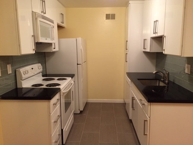 Building Photo - 446 Webster St Unit 446