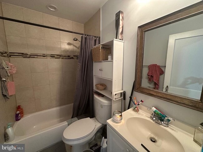 Photo - 6250 Erdrick St