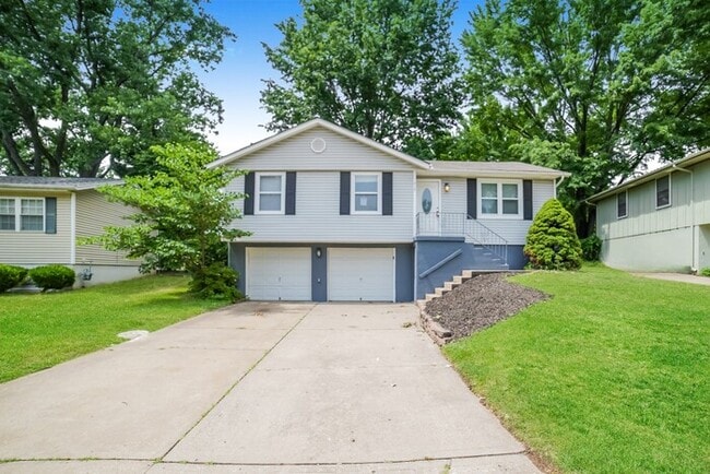 Building Photo - 317 NE Lakeview Dr