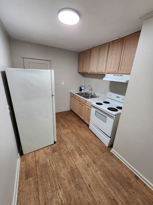 Photo - 2 bedroom, 1 bath available for rent!