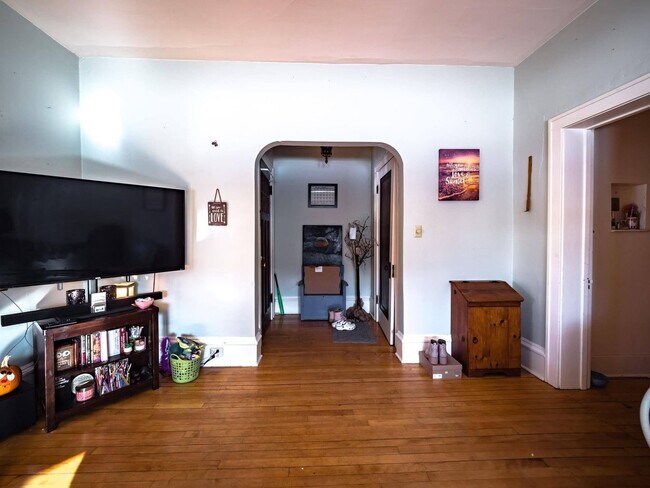 Photo - RC - 01 - Avon St Unidad 1216