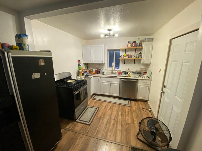 Photo - 2085 Cedar St