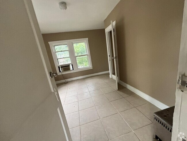Building Photo - We accept section 8 Rental