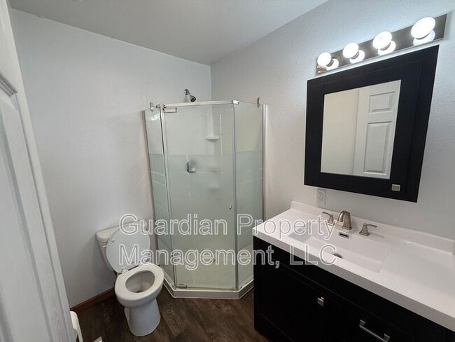 Photo - 1135 N College Dr