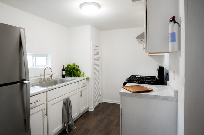 Photo - 814 W Russell Pl Unit 814A