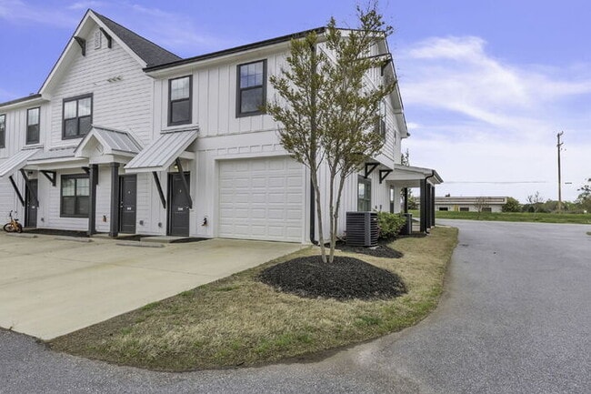 Charming 3-Bedroom Townhouse Retreat in Travelers Rest