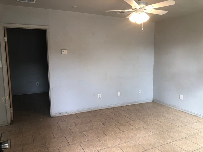 422 W Lott Ave