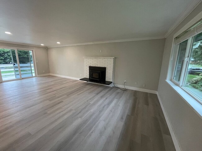 Photo - ***PENDING APPLICATION***Gorgeous 4 Bedroom Home In Desirable West Beach Area!