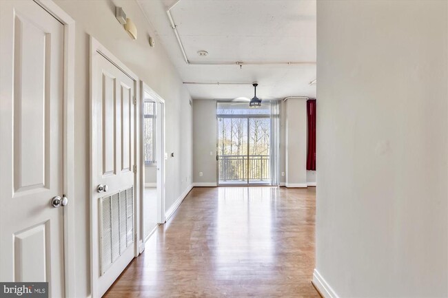 Building Photo - 4480 Market Commons Dr Unit 305