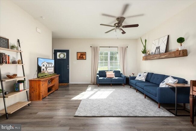 Photo - 321 Whispering Echos Dr