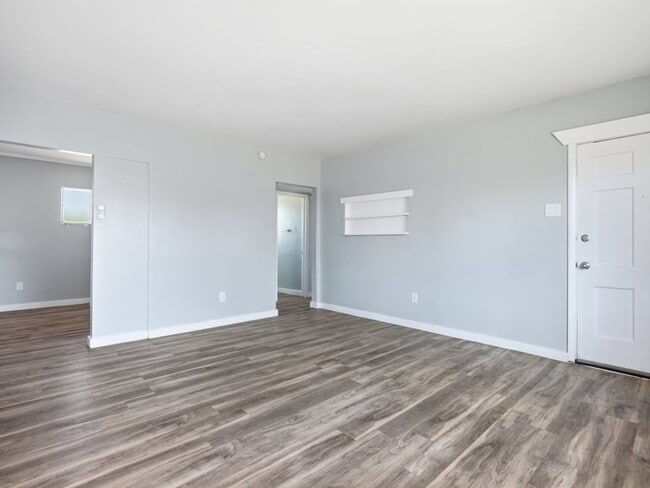 Photo - 2 Bed 1 Bath with covered parking!