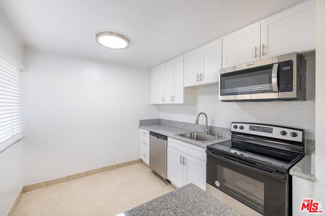 Photo - 5541 Newcastle Ave Unit 18