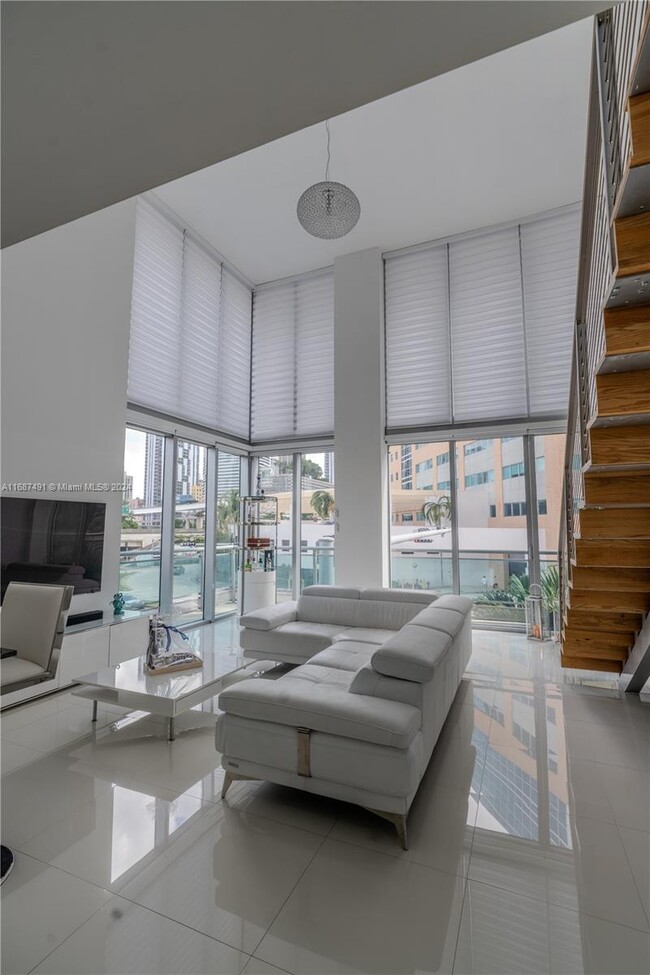 Building Photo - 350 S Miami Ave Unit 301 Rental