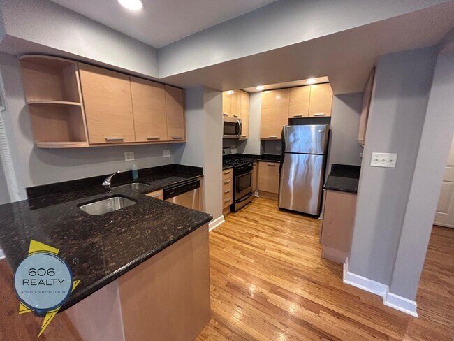 Photo - 6954 N Greenview Ave Unit 303