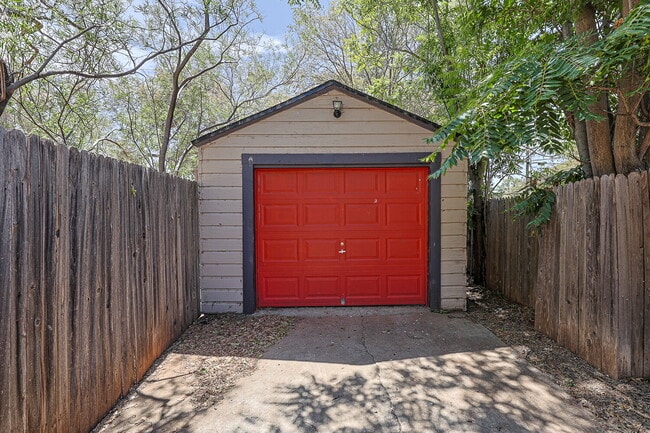Charming 2 Bedroom Home with Character & Convenient Amenities