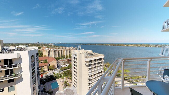 Building Photo - 1551 N Flagler Dr Unit L3