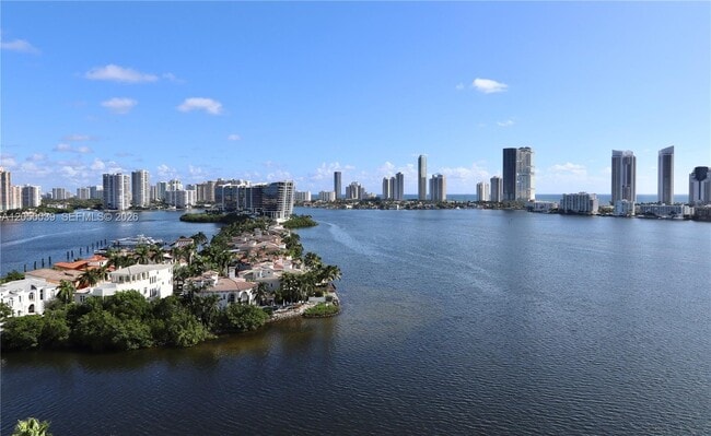 Photo - 3000 Island Blvd Unidad 1603