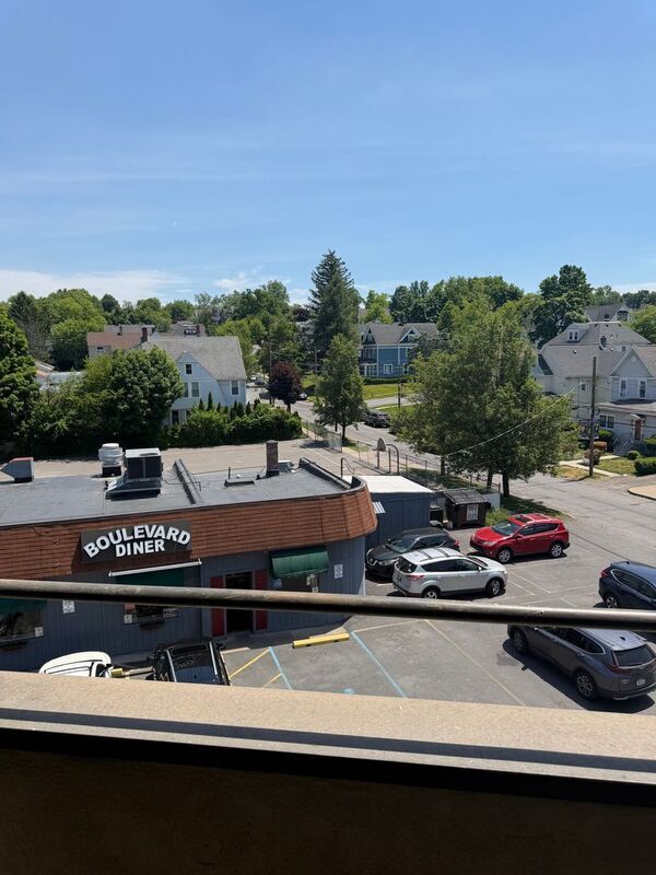 Photo - 1820 Sanderson Ave