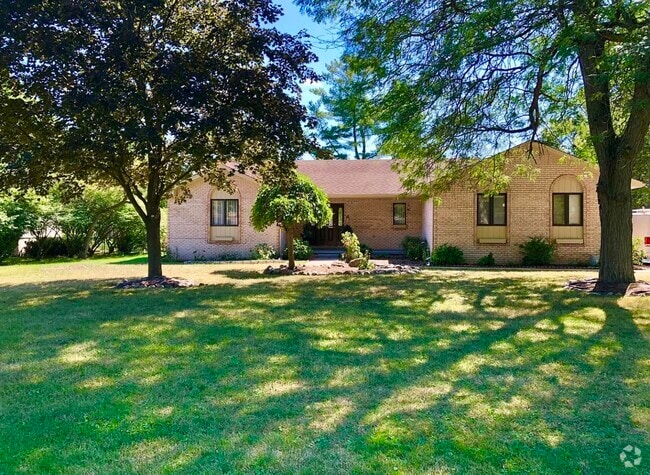 Building Photo - 31671 Belmont St Rental
