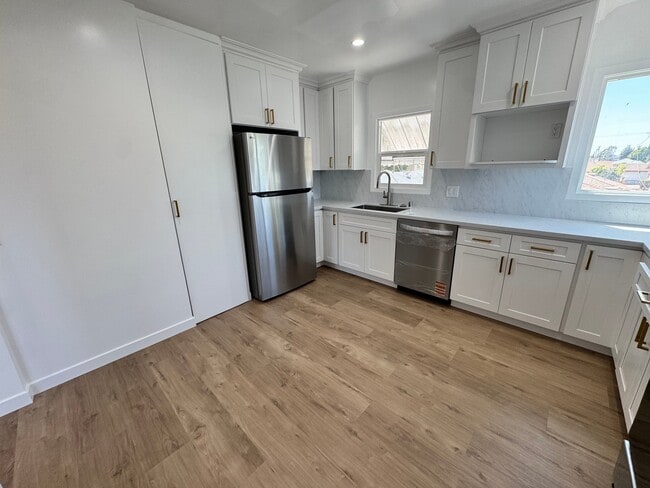 Photo - 911 S Atlantic Blvd Unit C