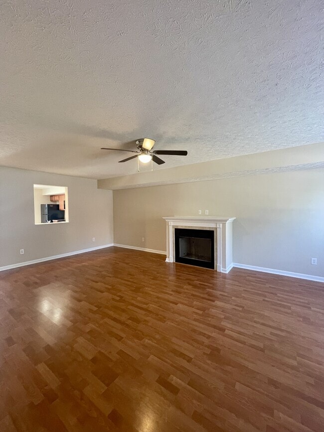 Photo - 607 Capstone Dr