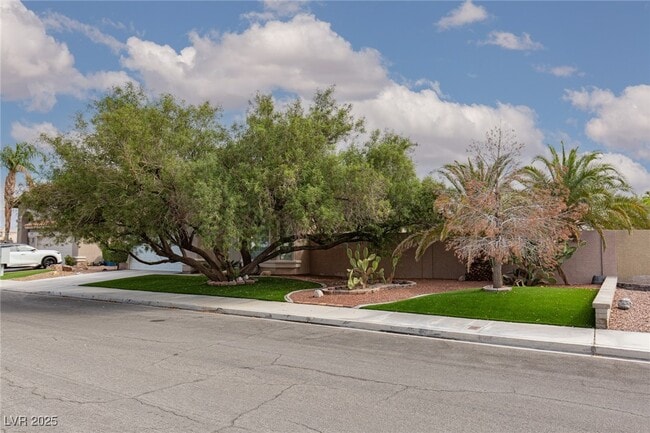 Photo - 3900 Triora St