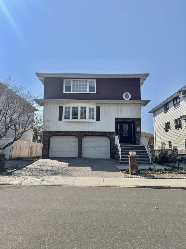 Building Photo - 295 Paulanne Terrace Unit 1