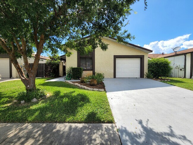 Photo - 2031 Kings Xing SW