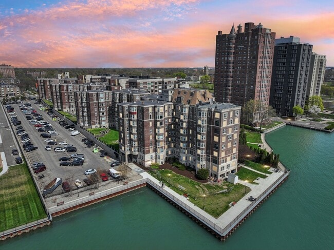 Building Photo - Alden Towers